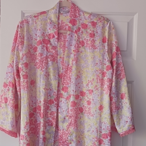 Adonna Floral Robe - Picture 3 of 11